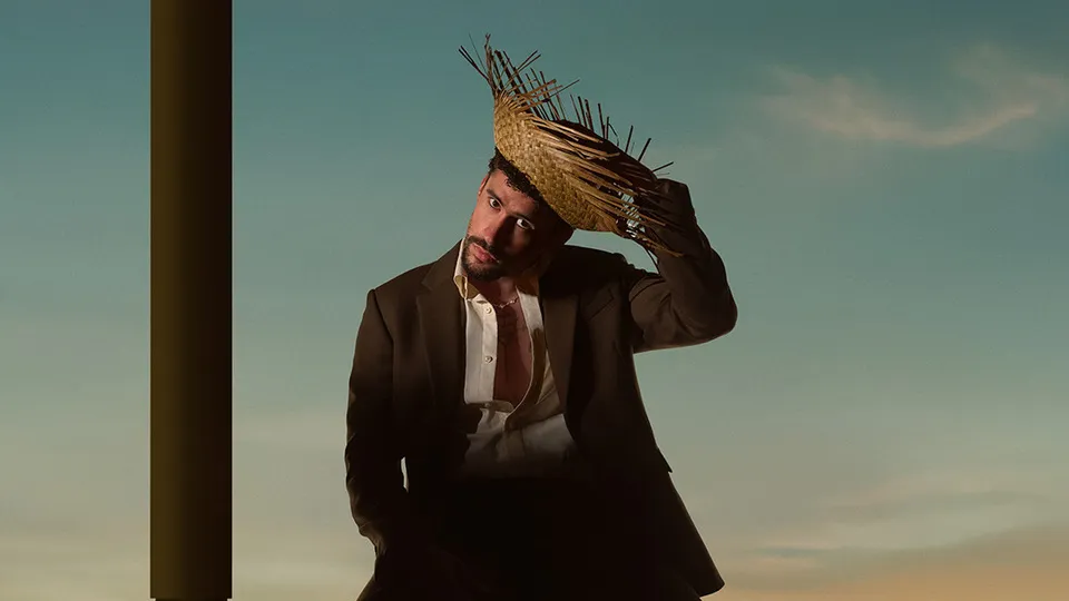 BadBunny強調拉丁裔不是野蠻人、不是動物，而是人類，也是美國人。/鉅城娛樂城